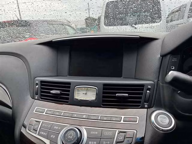 NISSAN FUGA