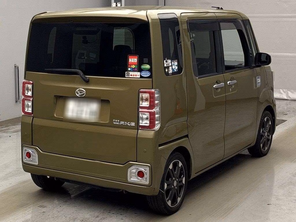 DAIHATSU WAKE