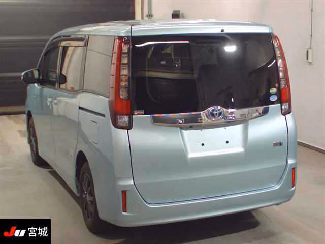 TOYOTA NOAH
