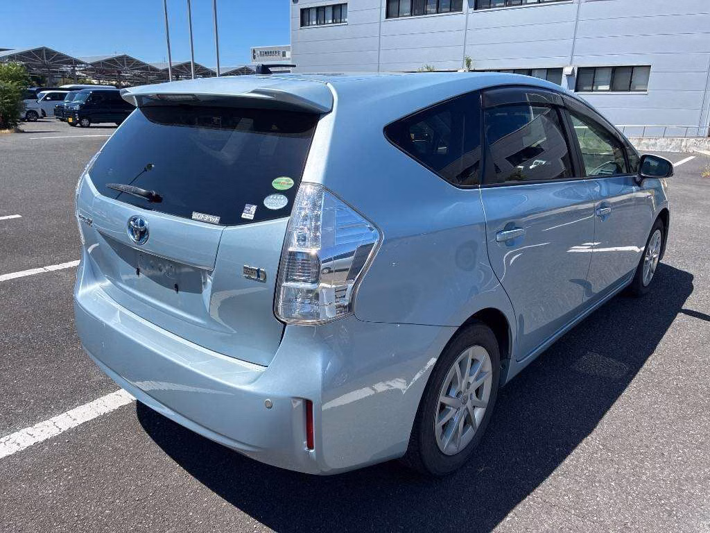 TOYOTA PRIUS ALPHA