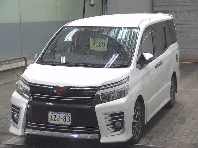 TOYOTA VOXY