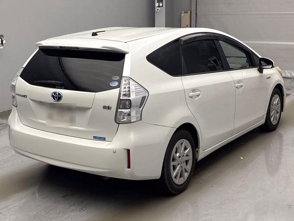 TOYOTA PRIUS ALPHA