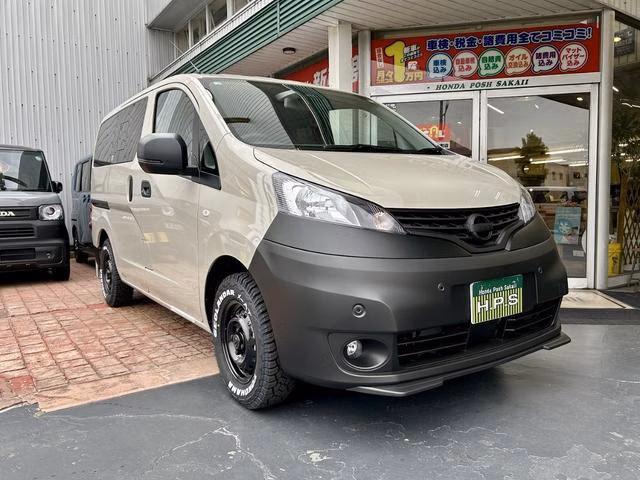 NISSAN NV200