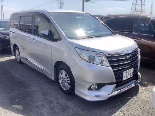 TOYOTA NOAH