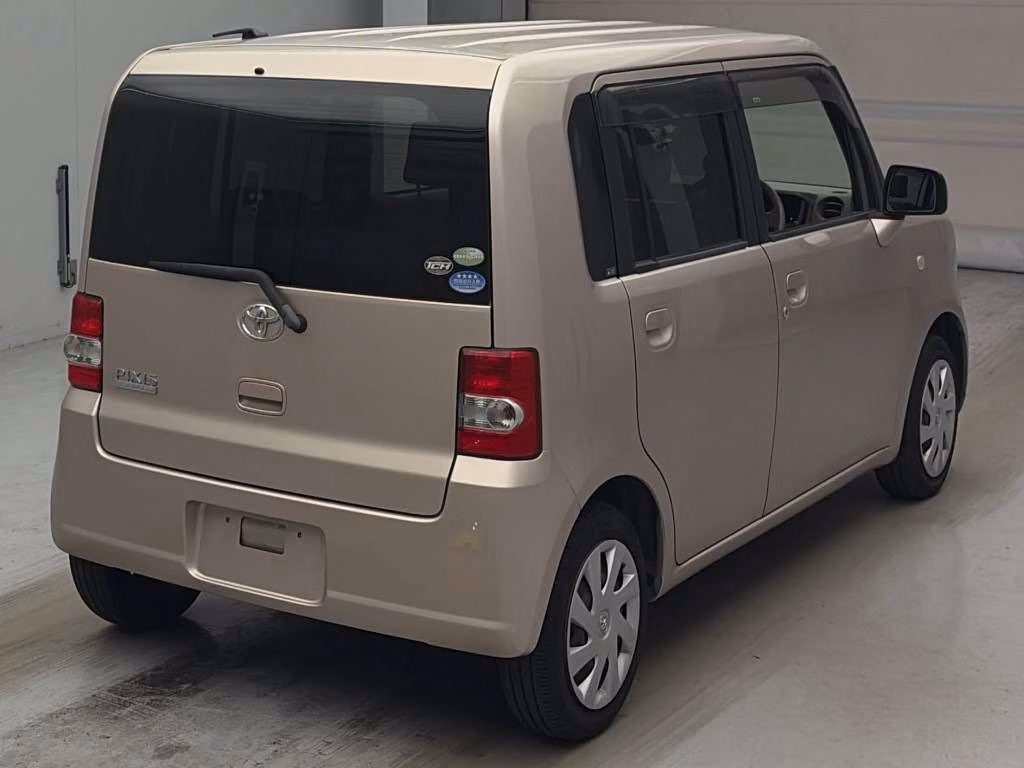 TOYOTA PIXIS SPACE