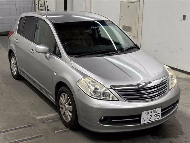 NISSAN TIIDA