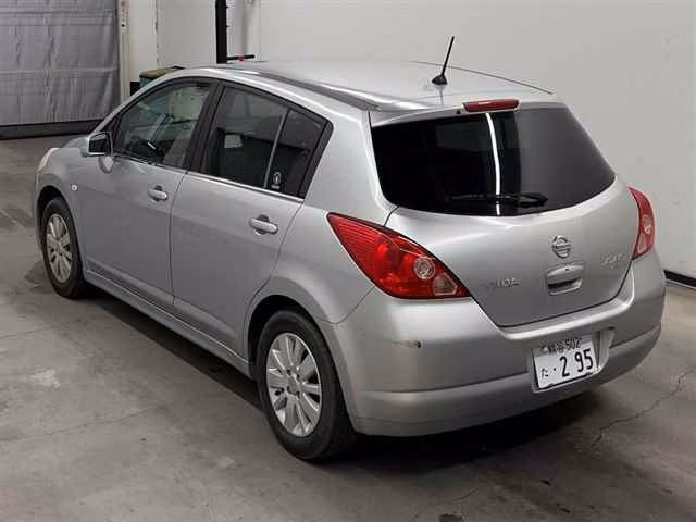 NISSAN TIIDA