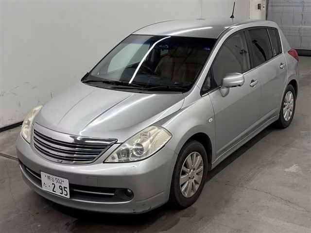 NISSAN TIIDA