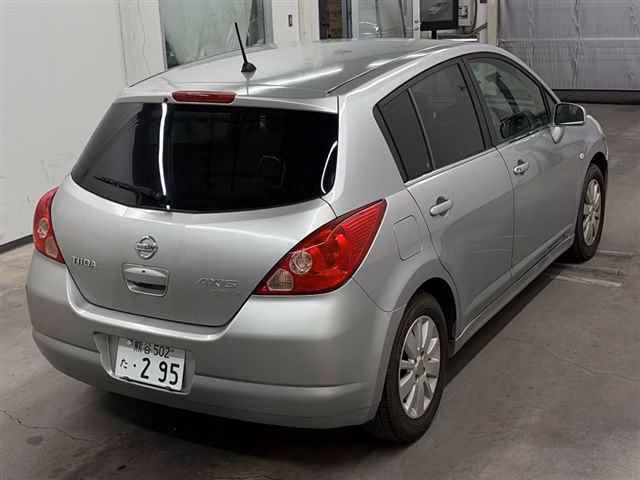 NISSAN TIIDA