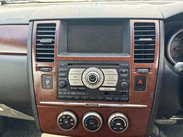 NISSAN TIIDA