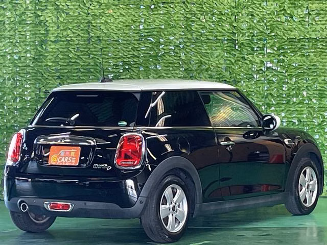 MINI HATCH