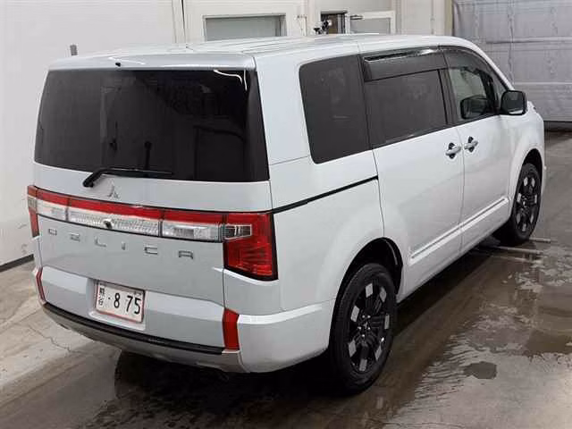 MITSUBISHI DELICA D:5