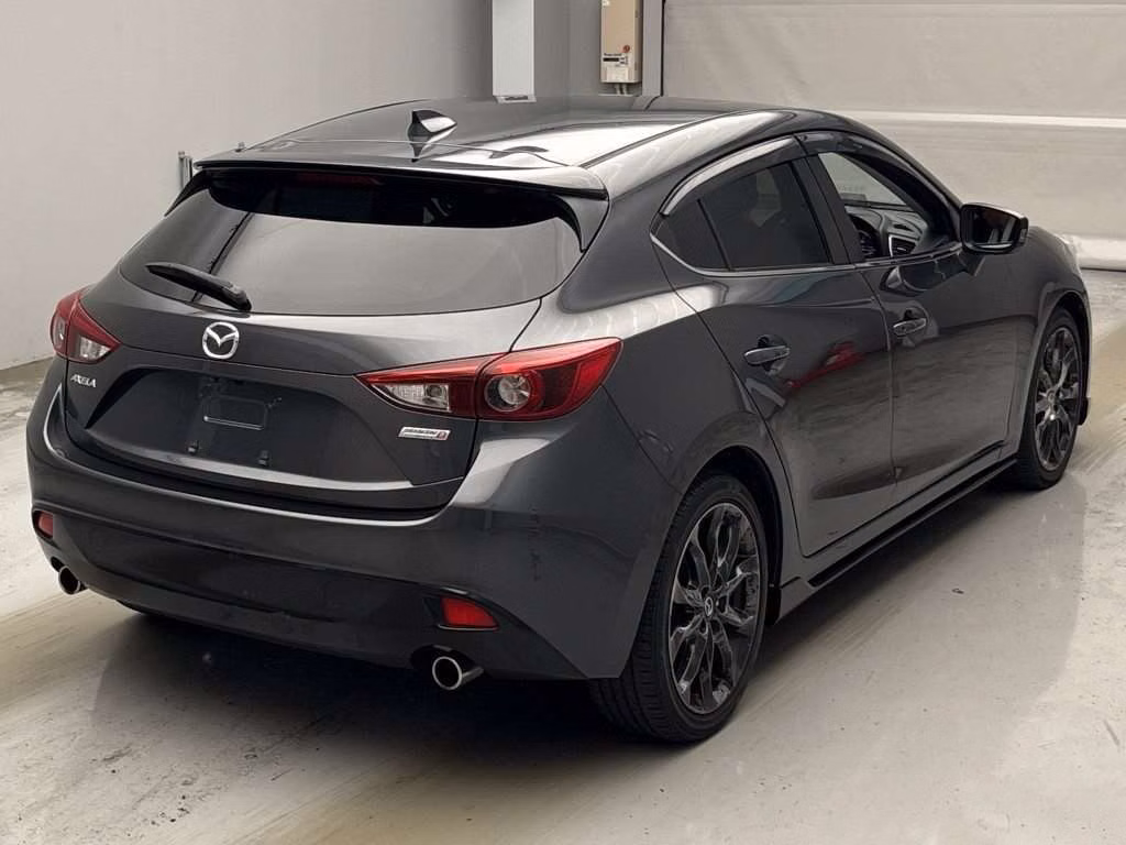 MAZDA AXELA