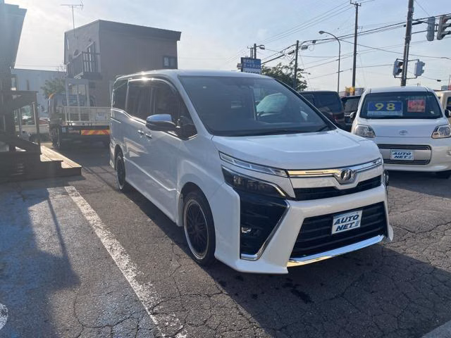 TOYOTA VOXY