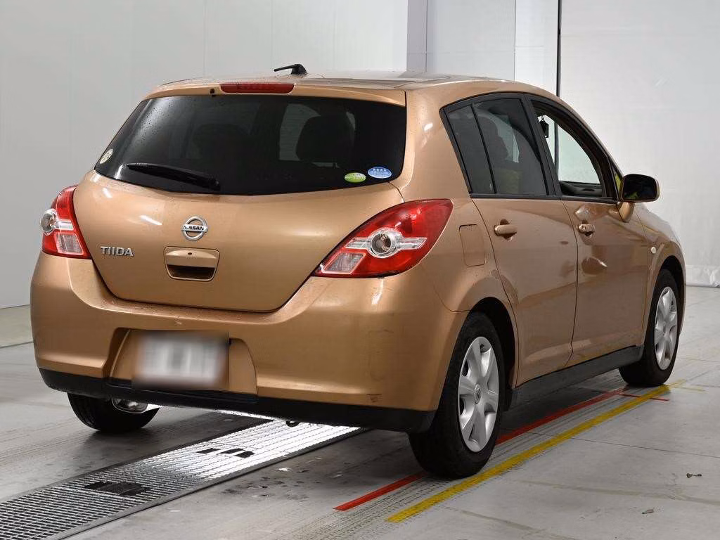 NISSAN TIIDA