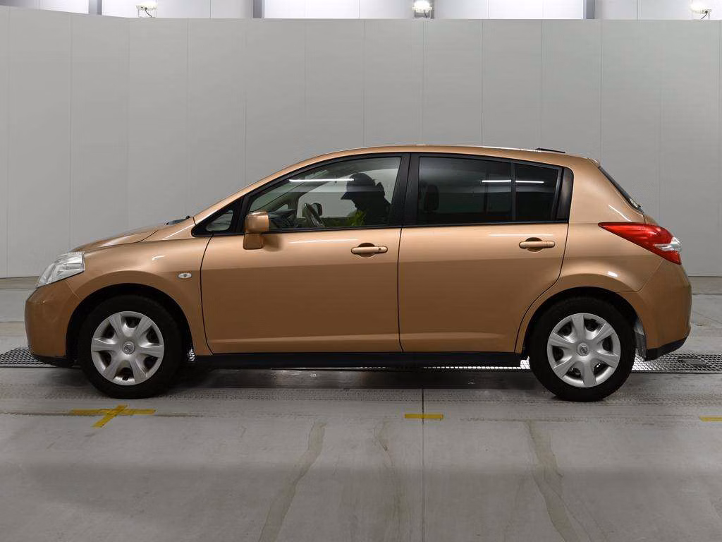 NISSAN TIIDA