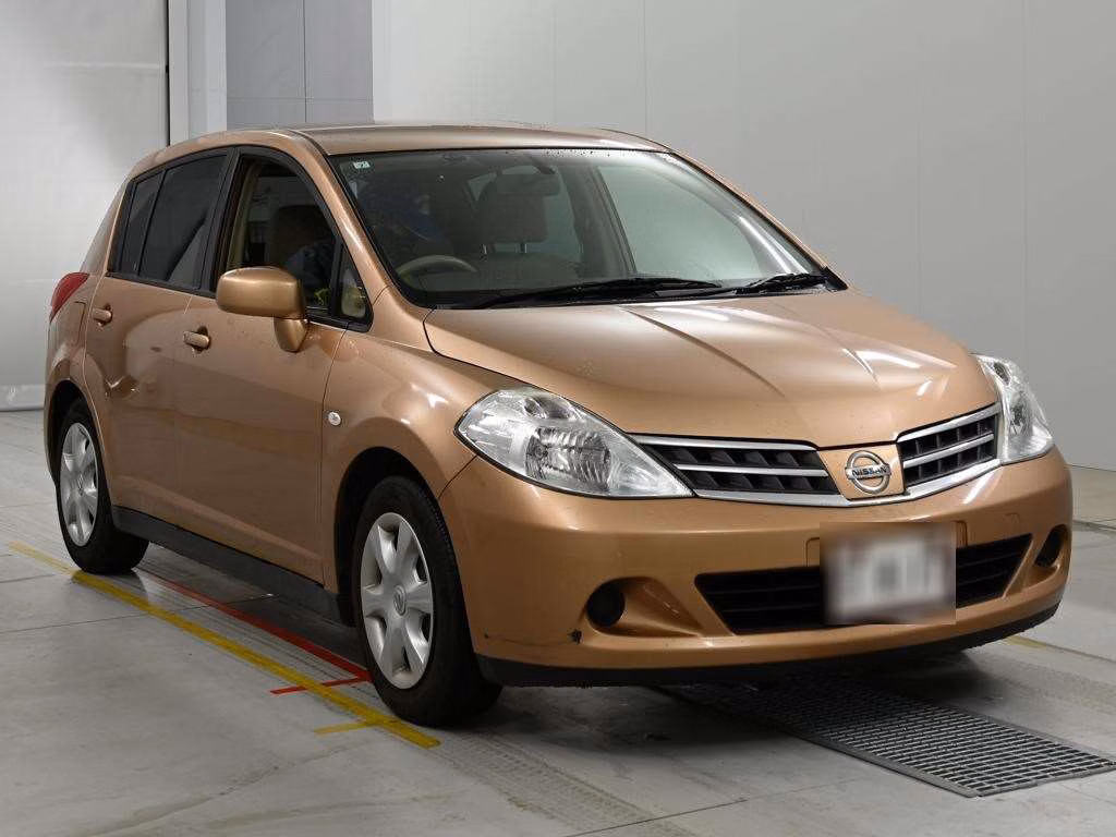 NISSAN TIIDA