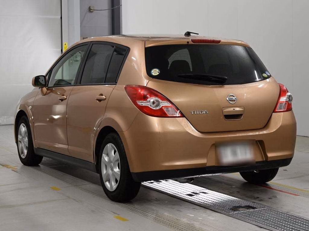 NISSAN TIIDA