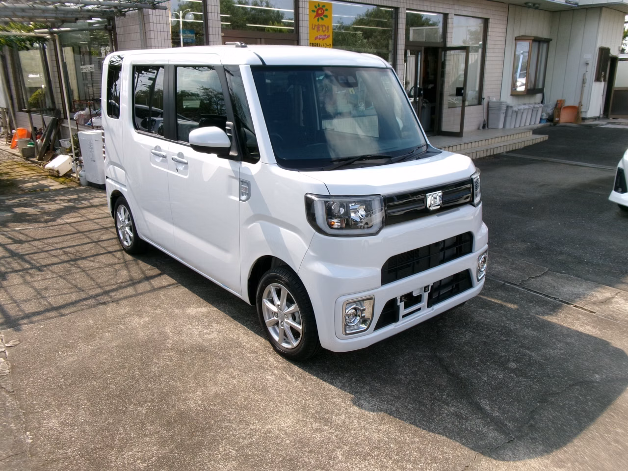 DAIHATSU WAKE