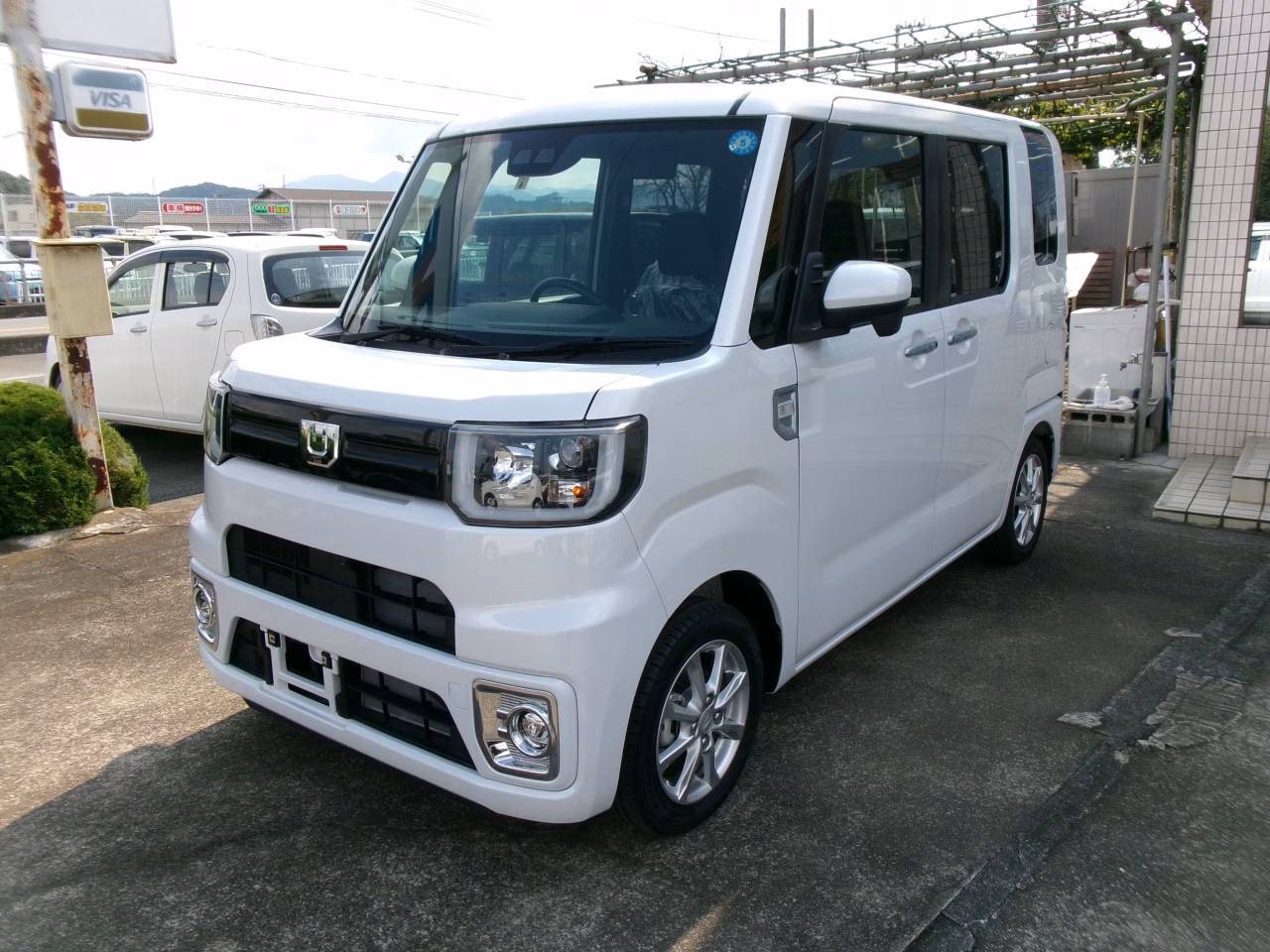 DAIHATSU WAKE