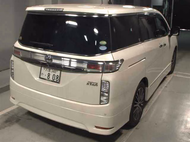 NISSAN ELGRAND