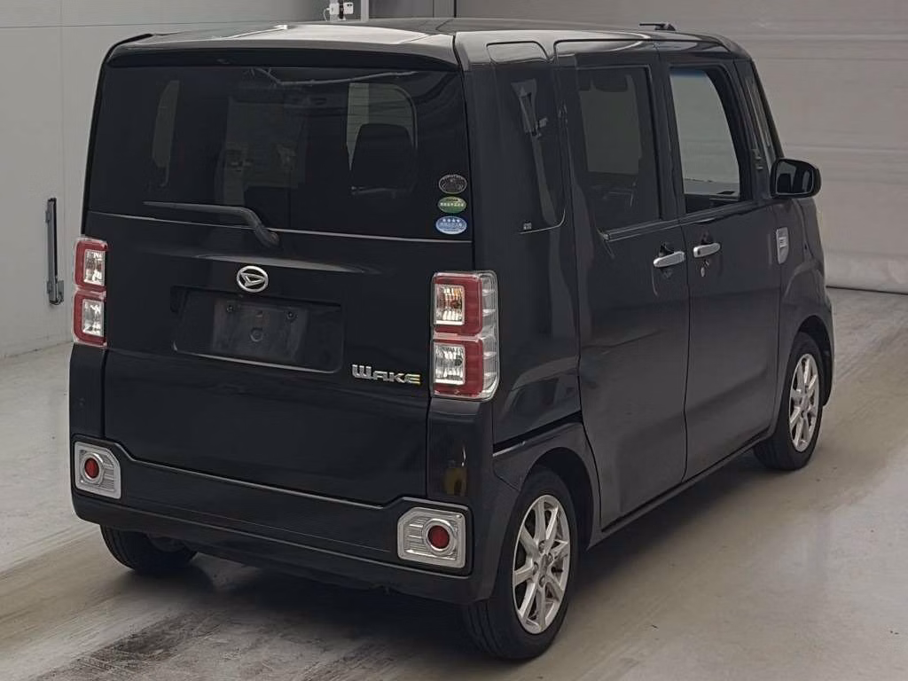 DAIHATSU WAKE