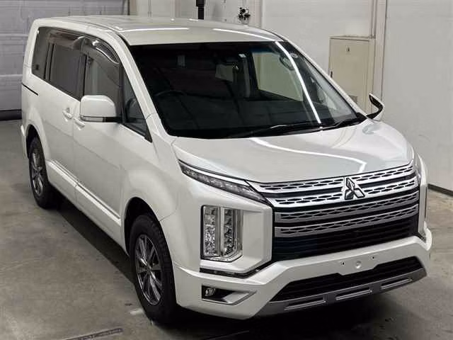 MITSUBISHI DELICA D:5