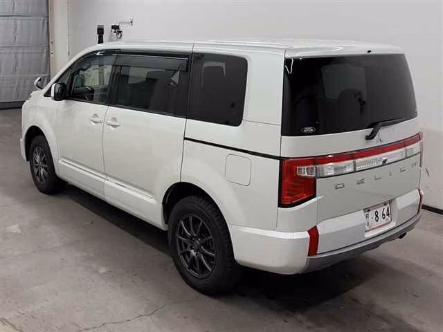 MITSUBISHI DELICA D:5