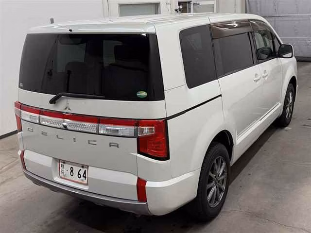MITSUBISHI DELICA D:5