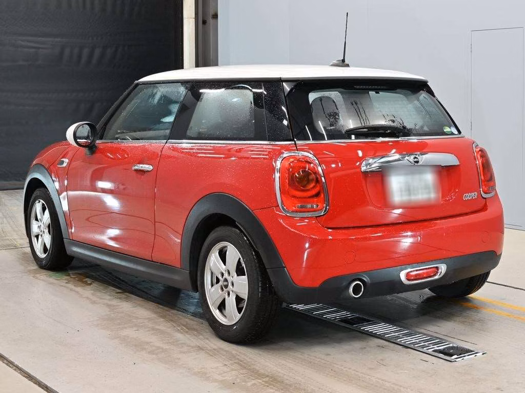 MINI HATCH