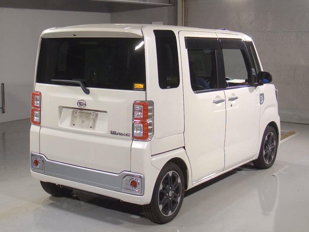 DAIHATSU WAKE