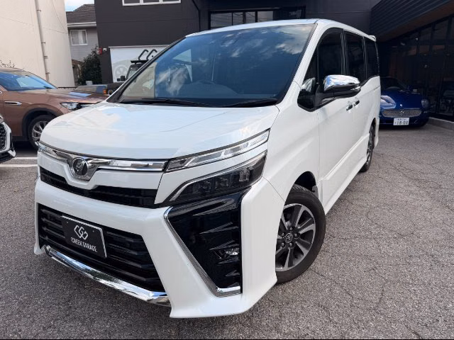 TOYOTA VOXY