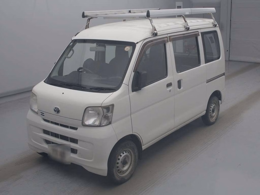 TOYOTA PIXIS VAN