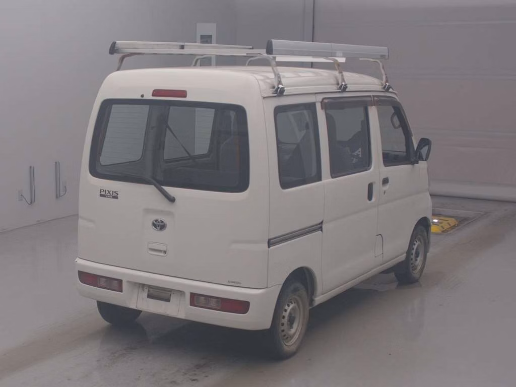 TOYOTA PIXIS VAN