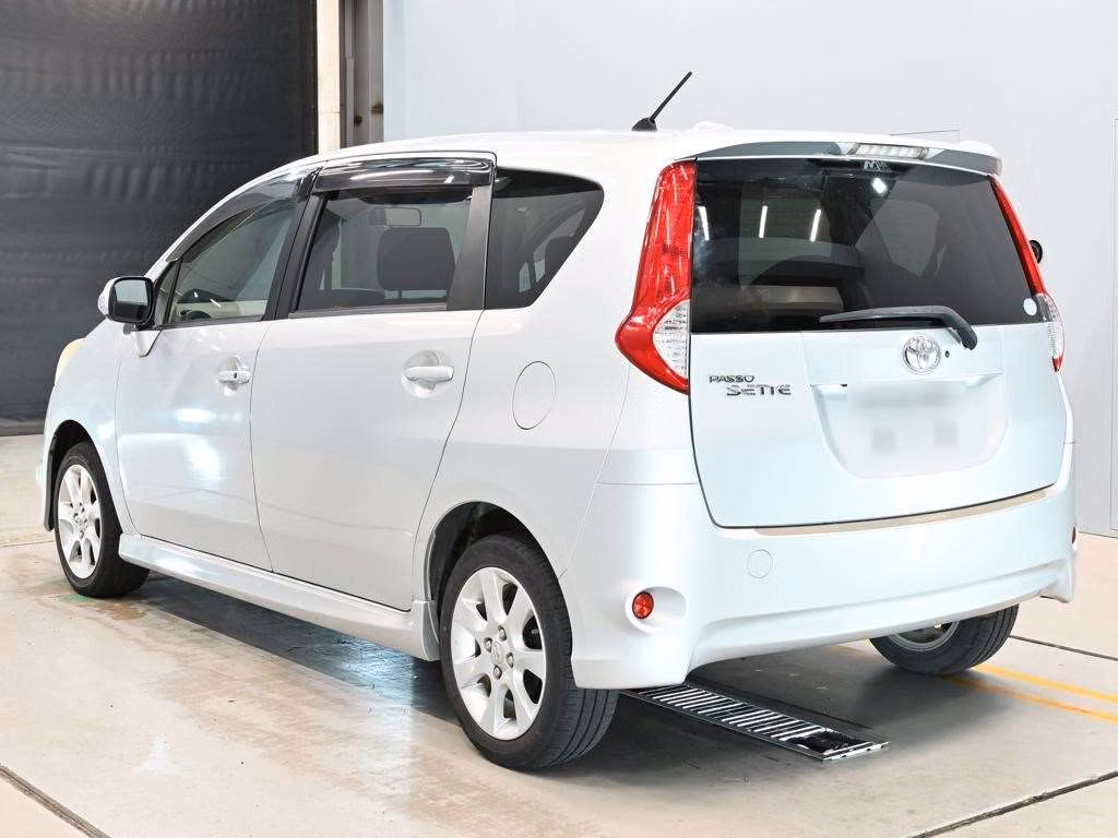 TOYOTA PASSO SETTE