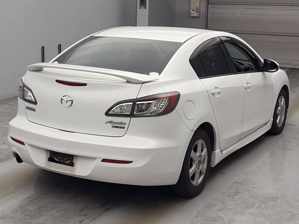 MAZDA AXELA