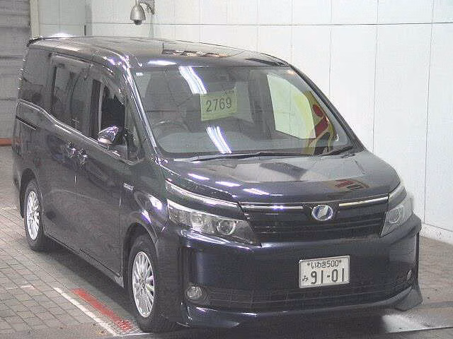 TOYOTA VOXY
