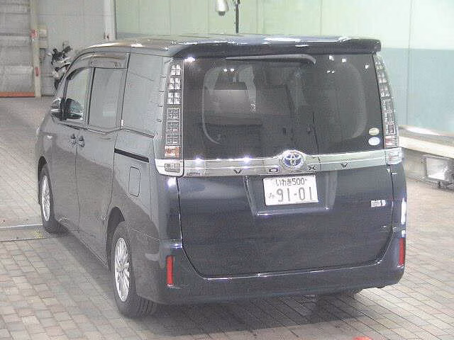 TOYOTA VOXY