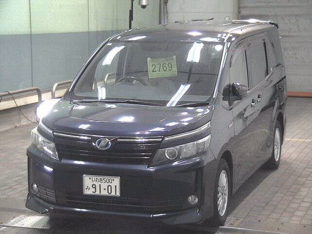 TOYOTA VOXY
