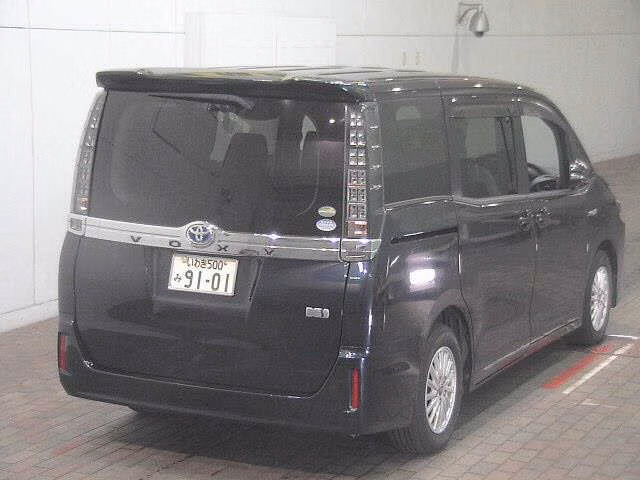 TOYOTA VOXY