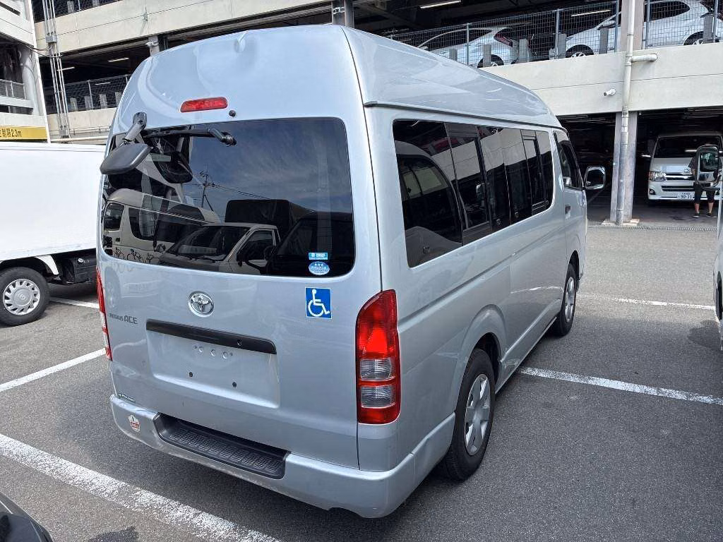 TOYOTA REGIUS ACE