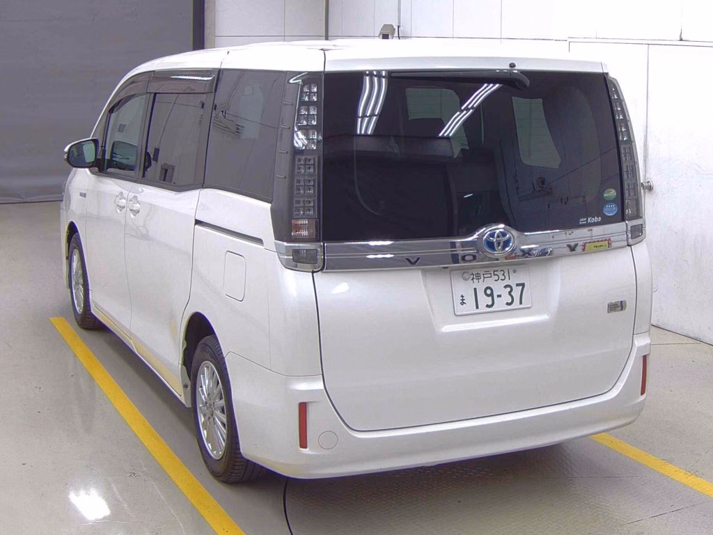 TOYOTA VOXY