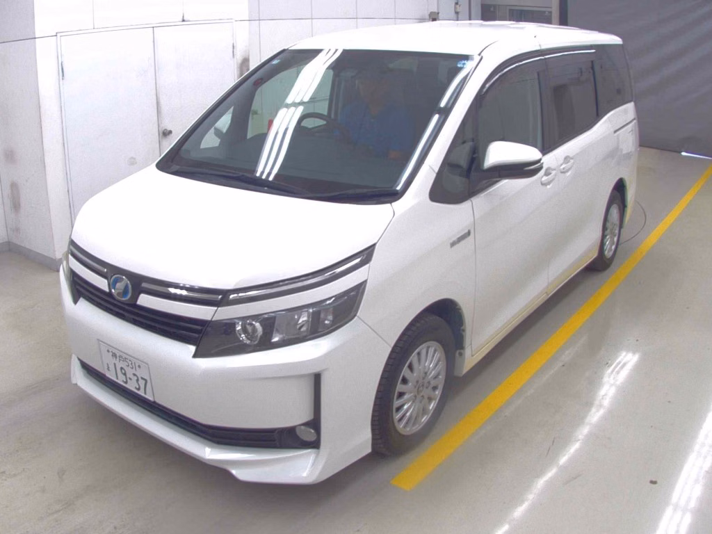 TOYOTA VOXY