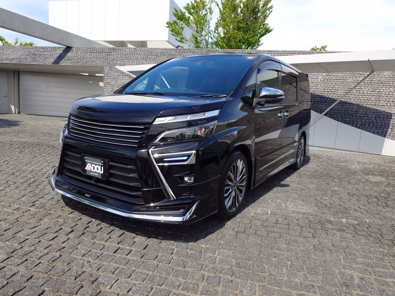TOYOTA VOXY