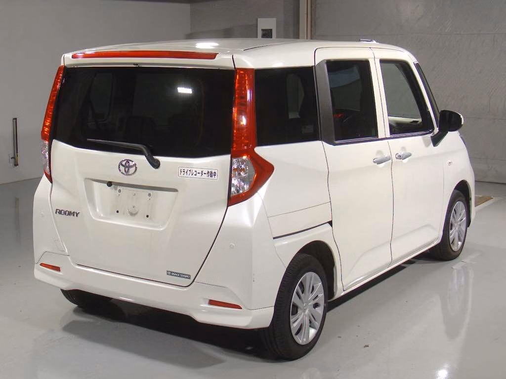 TOYOTA ROOMY