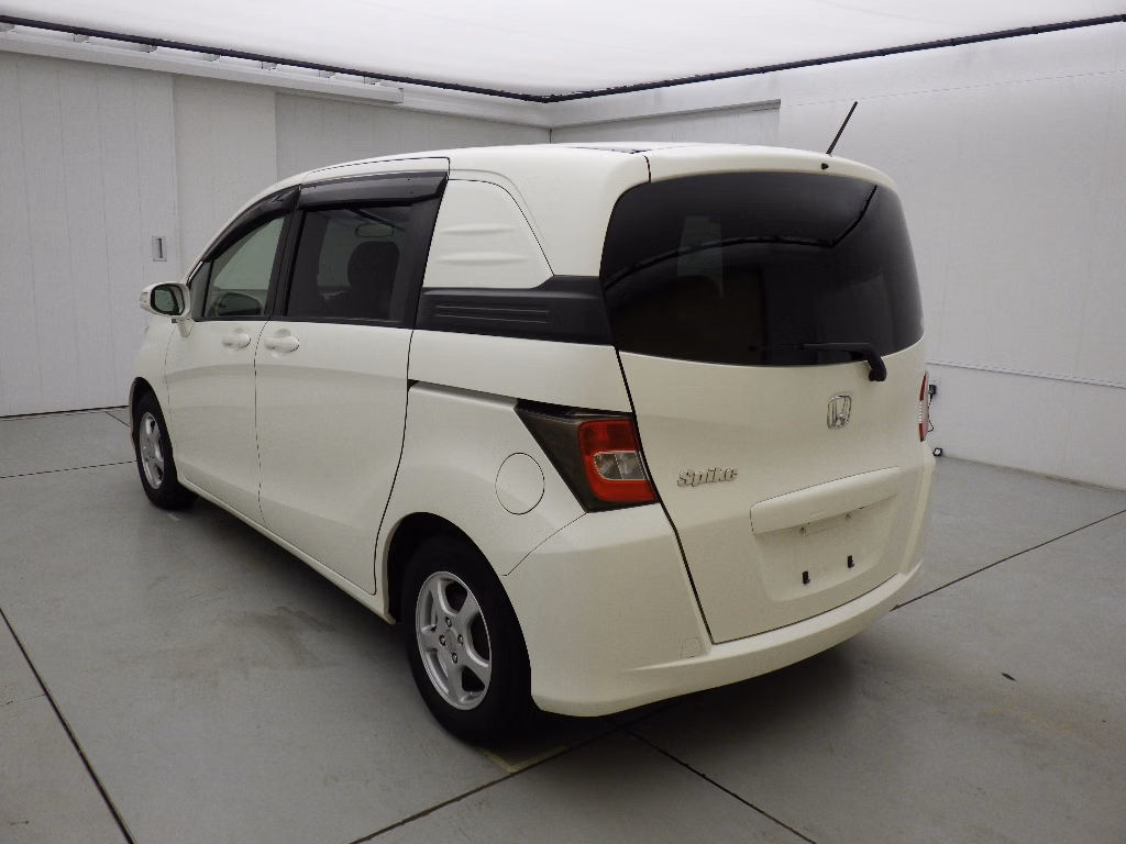 HONDA FREED SPIKE