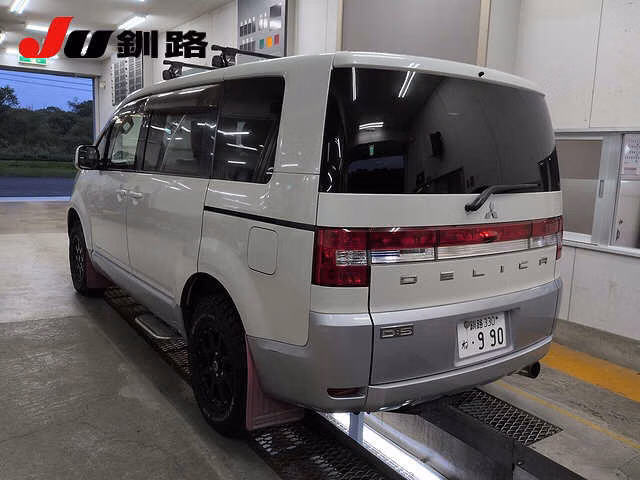 MITSUBISHI DELICA D:5