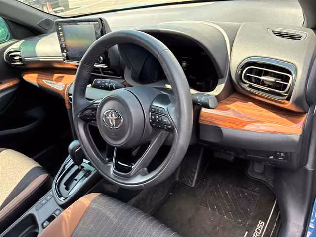 TOYOTA YARIS CROSS