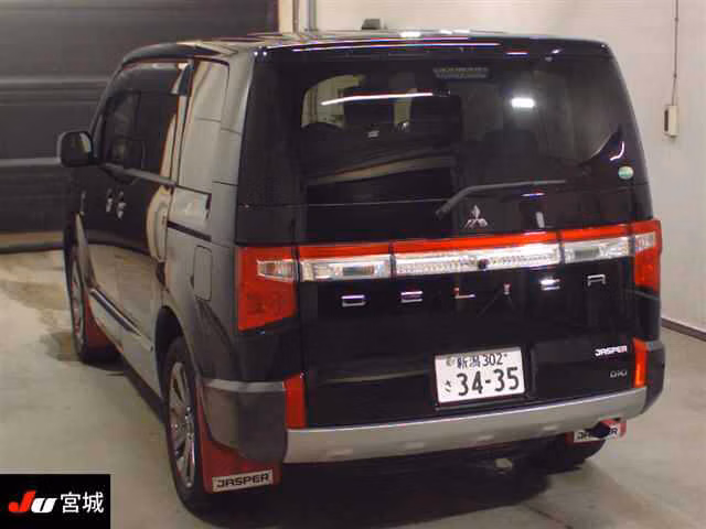 MITSUBISHI DELICA D:5