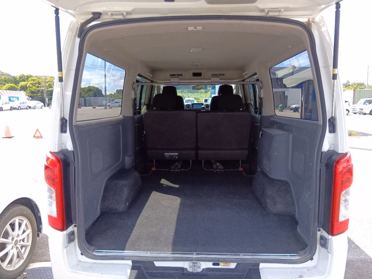 NISSAN NV350 CARAVAN